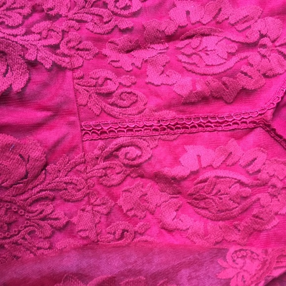 The Pyramid collection red lace dress - Picture 4 of 6